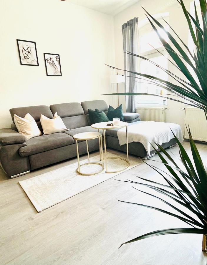Renoviertes Apartment In Zentraler Lage - Wlan, Smart-Tv, Kueche, Balkon Und Queensize-Bett Fuer 4 Gaeste エアフルト エクステリア 写真