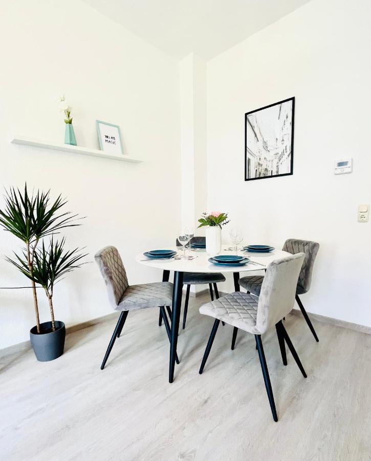Renoviertes Apartment In Zentraler Lage - Wlan, Smart-Tv, Kueche, Balkon Und Queensize-Bett Fuer 4 Gaeste エアフルト エクステリア 写真
