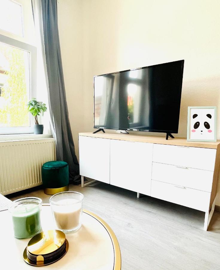 Renoviertes Apartment In Zentraler Lage - Wlan, Smart-Tv, Kueche, Balkon Und Queensize-Bett Fuer 4 Gaeste エアフルト エクステリア 写真