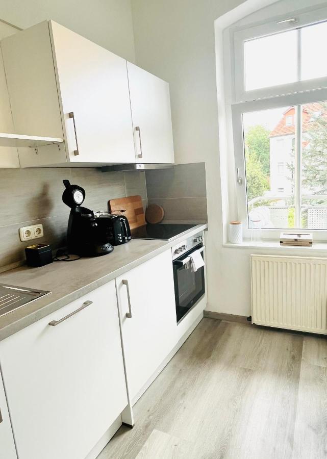 Renoviertes Apartment In Zentraler Lage - Wlan, Smart-Tv, Kueche, Balkon Und Queensize-Bett Fuer 4 Gaeste エアフルト エクステリア 写真