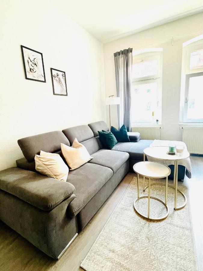 Renoviertes Apartment In Zentraler Lage - Wlan, Smart-Tv, Kueche, Balkon Und Queensize-Bett Fuer 4 Gaeste エアフルト エクステリア 写真