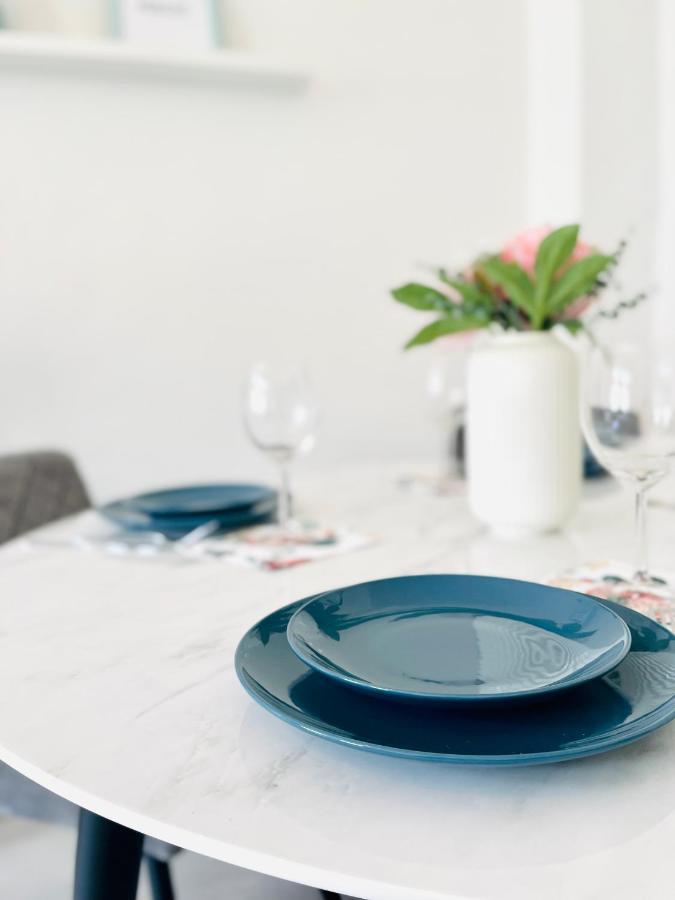 Renoviertes Apartment In Zentraler Lage - Wlan, Smart-Tv, Kueche, Balkon Und Queensize-Bett Fuer 4 Gaeste エアフルト エクステリア 写真