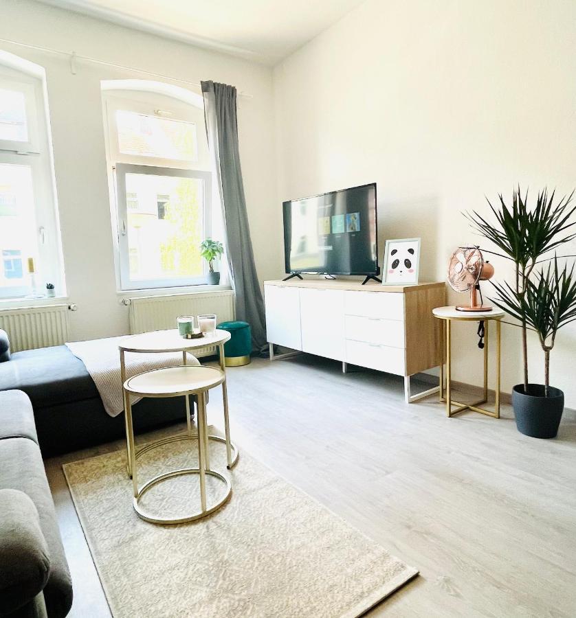 Renoviertes Apartment In Zentraler Lage - Wlan, Smart-Tv, Kueche, Balkon Und Queensize-Bett Fuer 4 Gaeste エアフルト エクステリア 写真